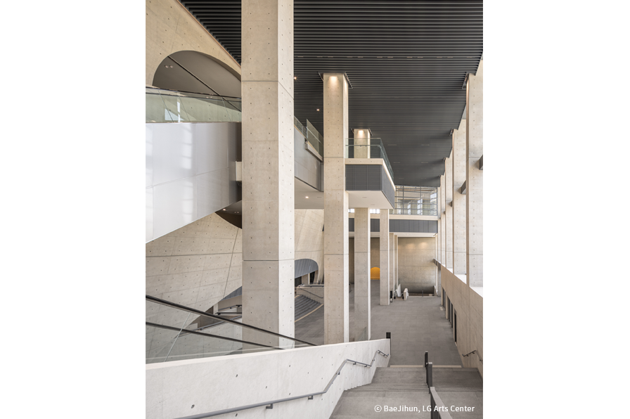 스텝 아트리움 2F